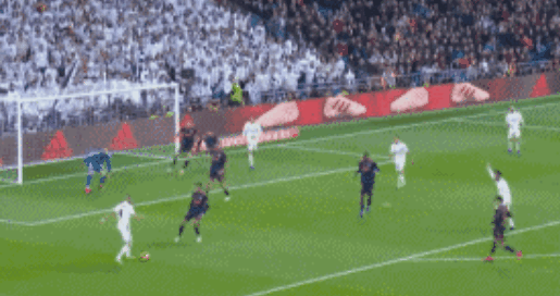 飞起来了！美国高中球员这波操作太秀了！