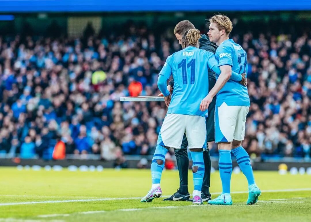 白科比？美媒对比里夫斯和科比前五个赛季数据，几乎一模一样